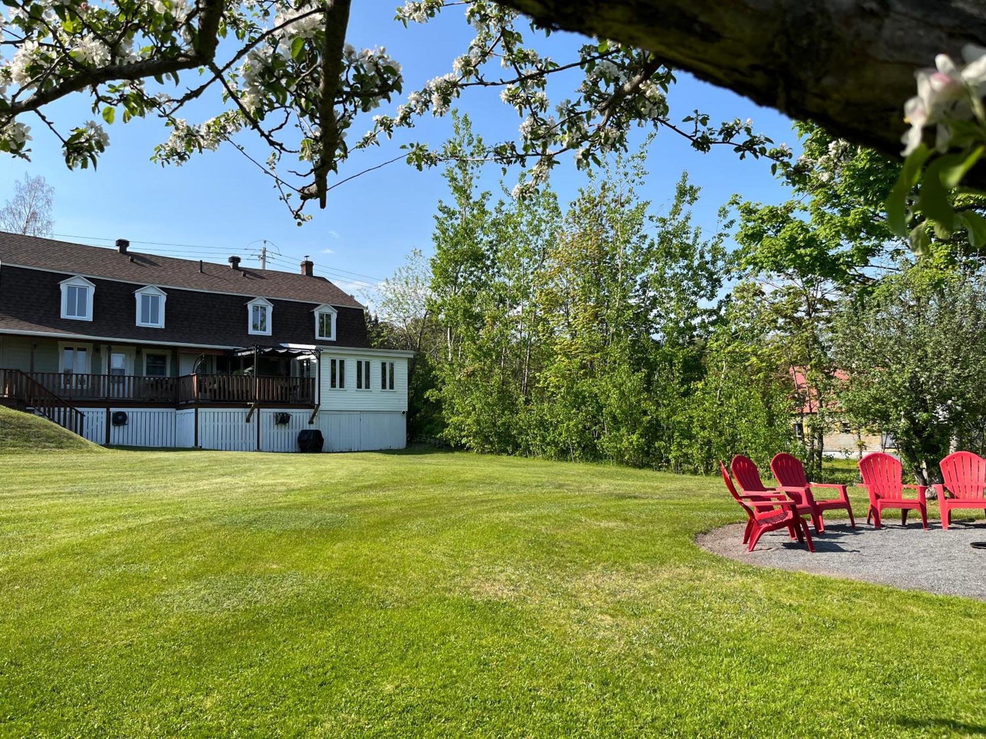 Petite Plaisance Appartements La Malbaie Esterno foto